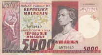 Madagascar 5000 Francs - Woman, zebus - Flower - Série A/22 - ND (1974-1975) - P.66