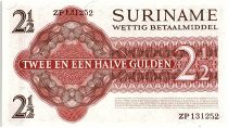 Suriname 2 1/2 Gulden, Woman with hat - 1985 - UNC - P.117